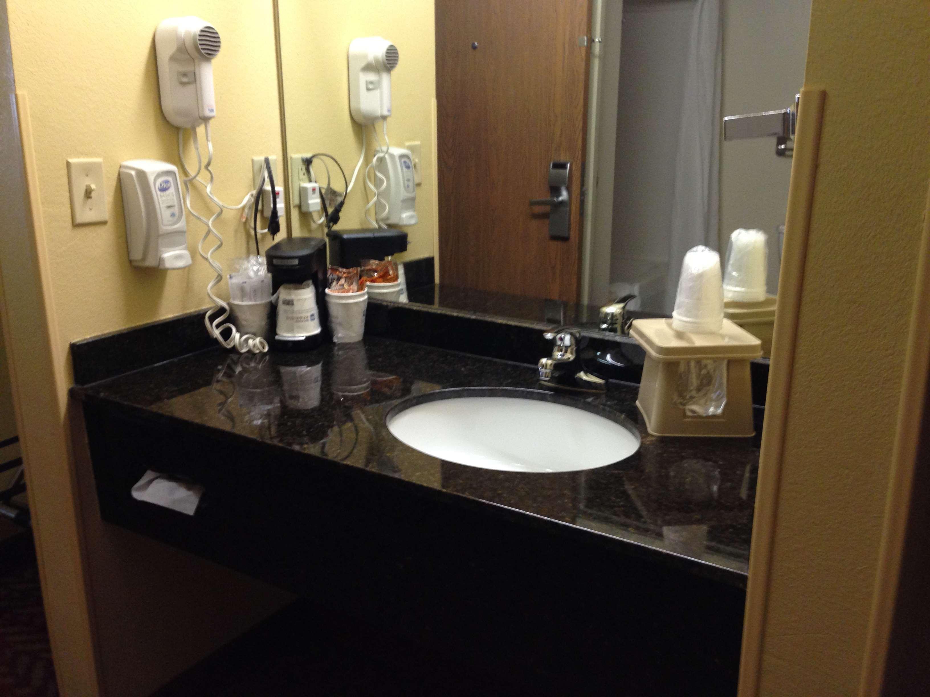 Western Clearlake Plaza 3*
