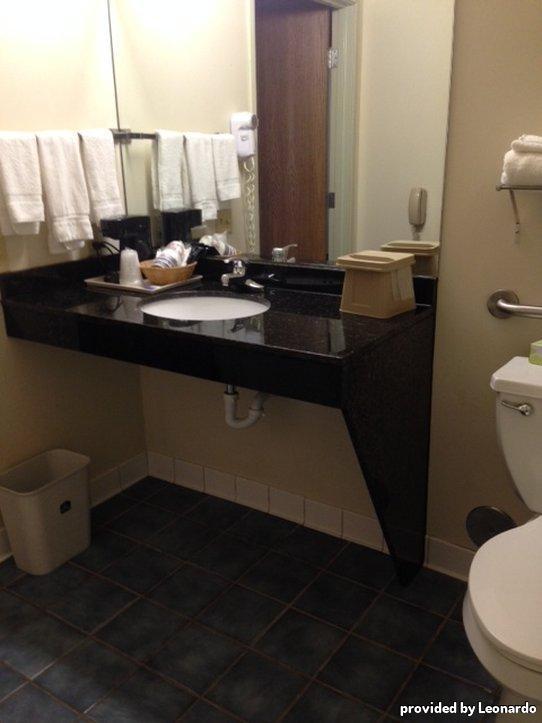 Western Clearlake Plaza 3*