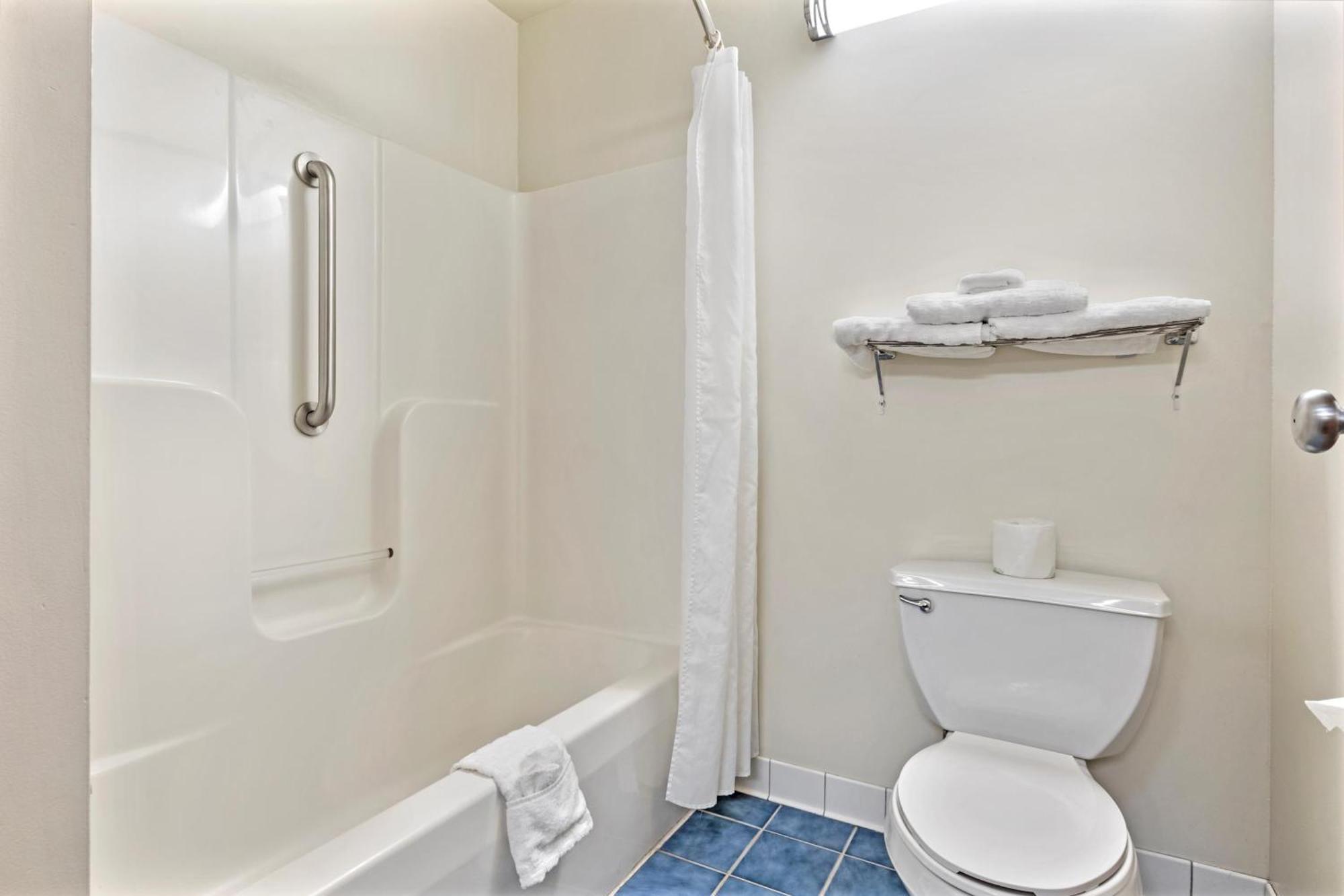 Western Clearlake Plaza Hotel
